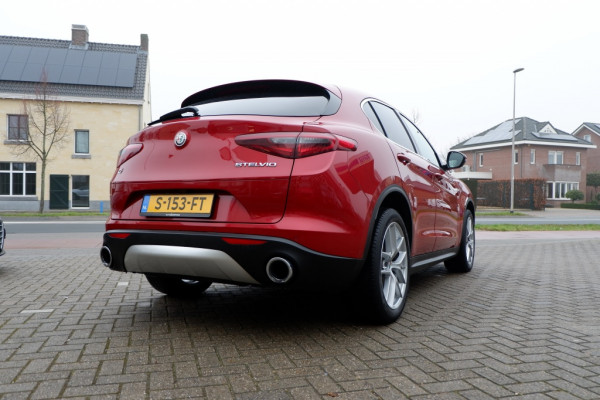 Alfa Romeo Stelvio 2.0 T AWD F.E. 280 PK Q4 Rijklaar incl. 12 mnd. garantie