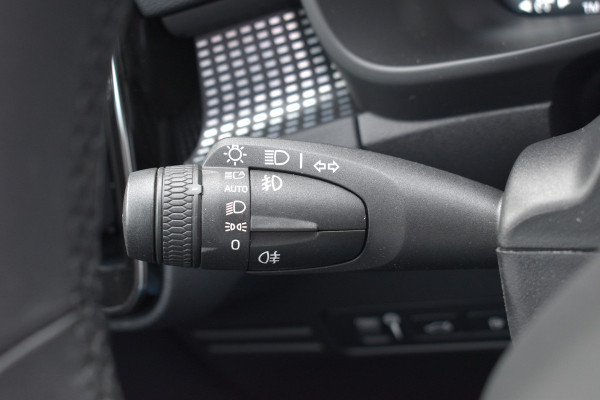 Volvo XC40 T5 Recharge 262PK R-Design | Panoramadak | Camera | Stuurverwarming |