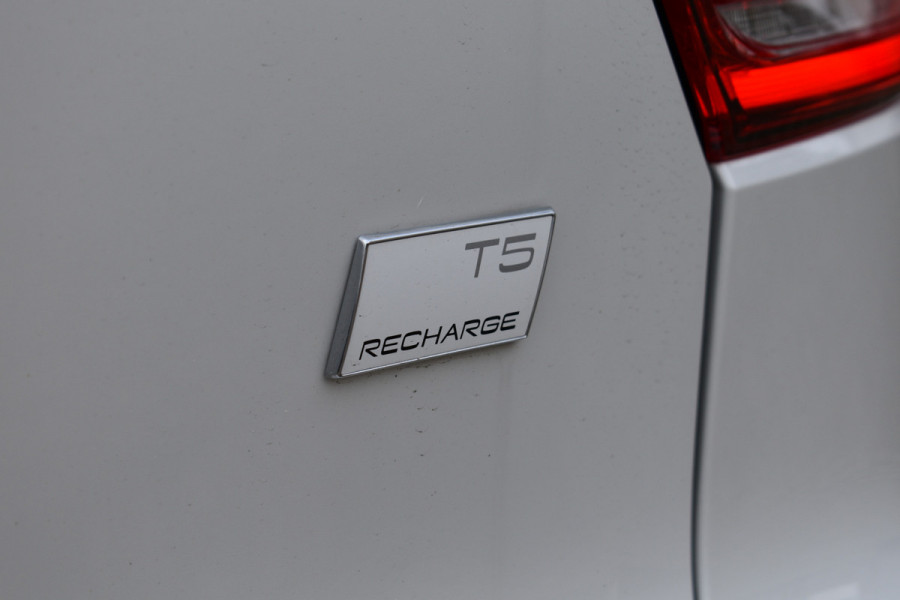Volvo XC40 T5 Recharge 262PK R-Design | Panoramadak | Camera | Stuurverwarming |