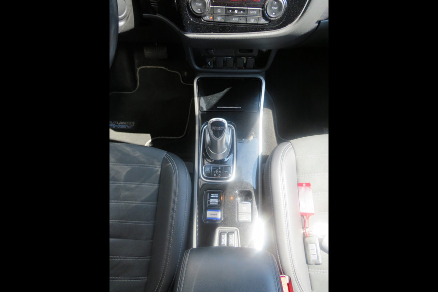 Mitsubishi Outlander 2.4 PHEV Intense S | Trekhaak | Parkeercamera | Carplay | Cruise Control