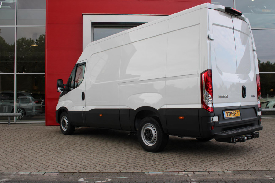 Iveco Daily 35S14V 2.3 138PK 352L H3 | ACHTERUITRIJ CAMERA | CRUISE CONTROL | AIRCO | TREKHAAK | NAVIGATIE | APPLE CARPLAY/ANDROID AUTO | COMFORT STOEL | DAB+ RADIO |