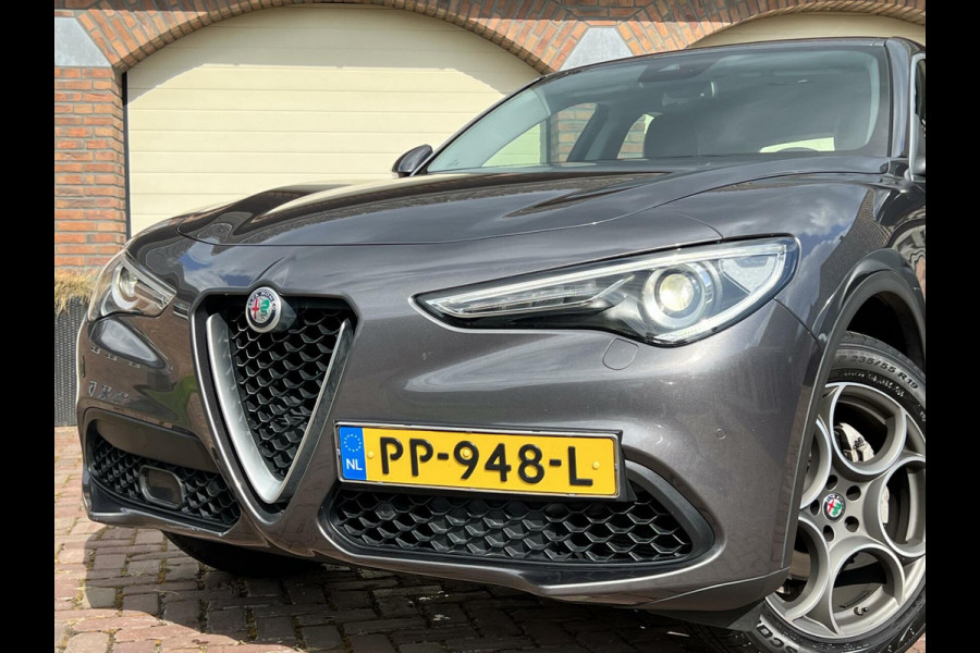 Alfa Romeo Stelvio 2.0 T AWD Super Clima Leder Navi LED 19"