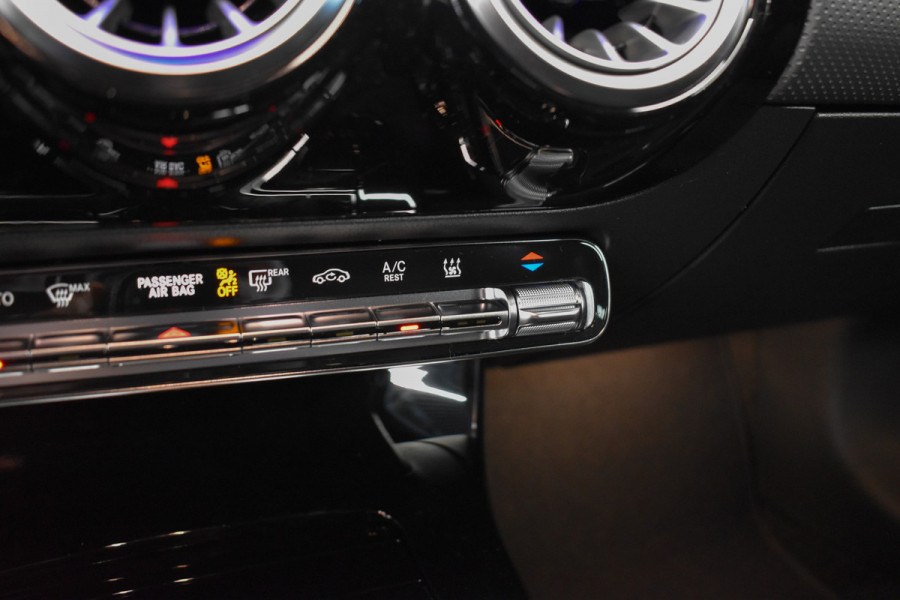 Mercedes-Benz CLA-Klasse 250 e AMG Line Stoelverwarming | Achteruitrijcamera | Keyless-Go | Night-Pakket |
