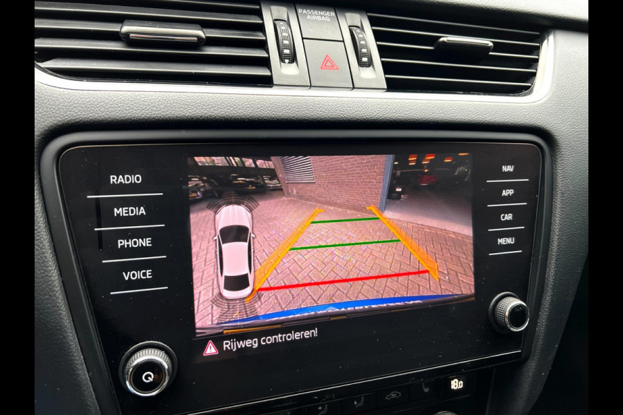 Škoda Octavia 1.0 TSI Greentech Ambition Business Carplay_Cruise_Navi_ACC