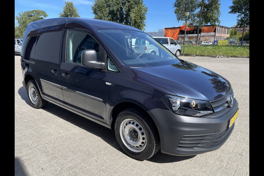 Volkswagen Caddy 2.0 TDI L1H1 BMT Trendline / rijklaar € 11.950 ex btw / lease vanaf € 236 / airco / cruise / donker blauw metallic / electrische laadruimte ventilatie !