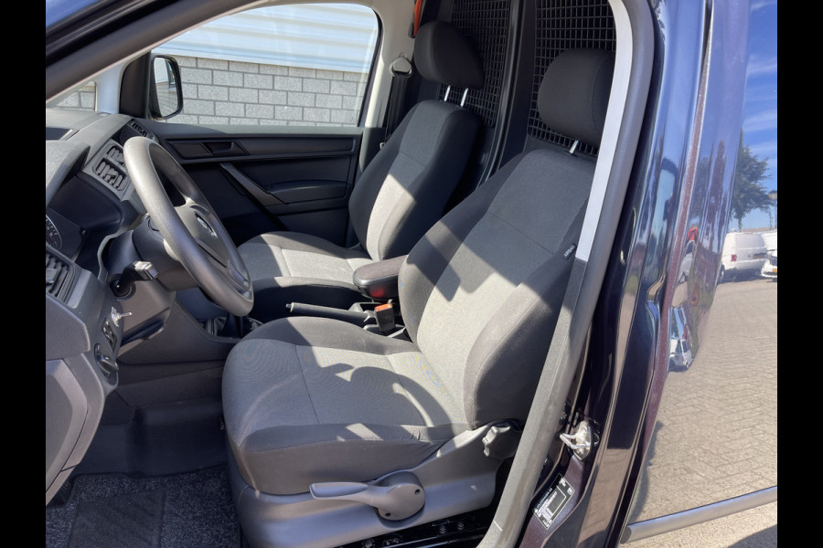 Volkswagen Caddy 2.0 TDI L1H1 BMT Trendline / rijklaar € 13.950 ex btw / lease vanaf € 236 / airco / cruise / donker blauw metallic / electrische laadruimte ventilatie !