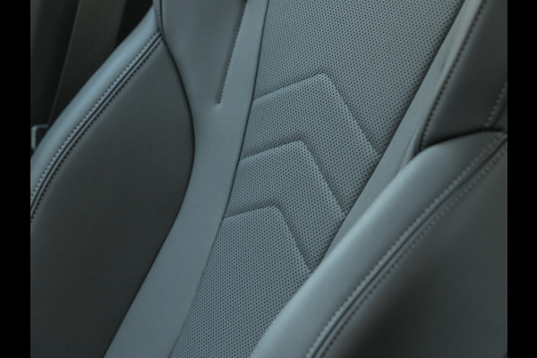 BMW iX1 xDrive30 M-Sport - Camera - Stoelverwarming - Navigatie - Bluetooth