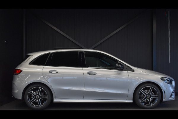 Mercedes-Benz B-Klasse 180 AMG Line | Panaroma-schuifdak | 360Graden-Camera | Stoelverwarming | Night-Pakket | Rijassistentiepakket