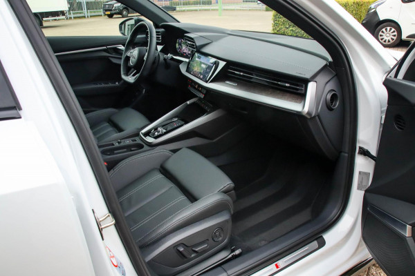 Audi A3 45 TFSIe 45TFSI e PHEV S Edition S-line 245pk S-Tronic Elektrische Kuipstoelen|Virtual Cockpit|Panoramadak|LED Matrix|B&O