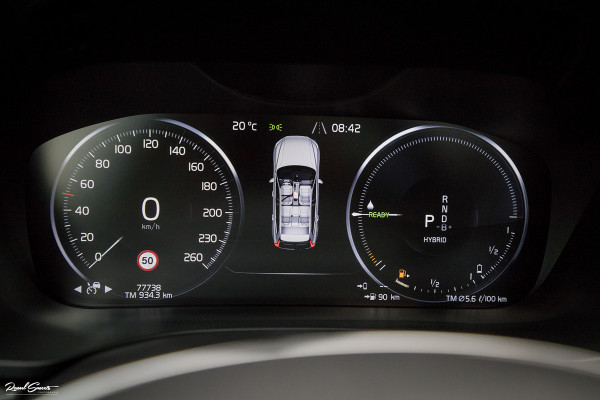 Volvo XC60 2.0 T8 Twin Engine AWD R-Design | Panorama | Adaptive cruise | Apple carplay |