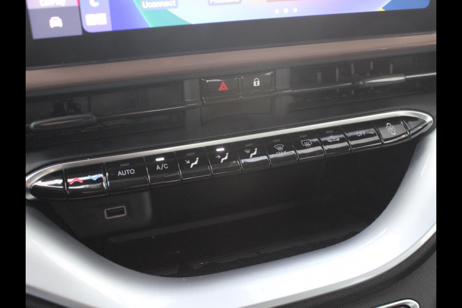 Fiat 500E Icon 42 kWh | Navi | Clima | 16" | Cruise | PDC | Stoelverwarming | BSM  | Apple Carplay | € 2.000,- SEPP Subsidie