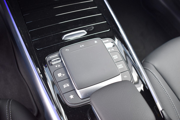 Mercedes-Benz Glb 200 Luxury Line 7p. | Acheruitrijcamera | Stoelverwarming | Trekhaak |
