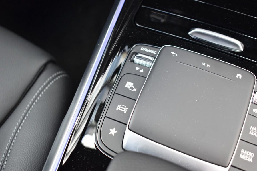 Mercedes-Benz Glb 200 Luxury Line 7p. | Acheruitrijcamera | Stoelverwarming | Trekhaak |