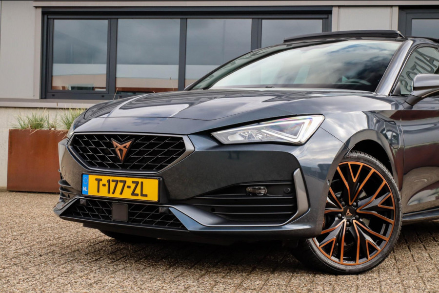 CUPRA Leon 1.4 e-Hybrid VZ Copper Edition 245pk DSG! 1e|Panoramadak|Virtual Cockpit|LED Matrix|Kuipstoelen elektrisch|NAVI|Camera