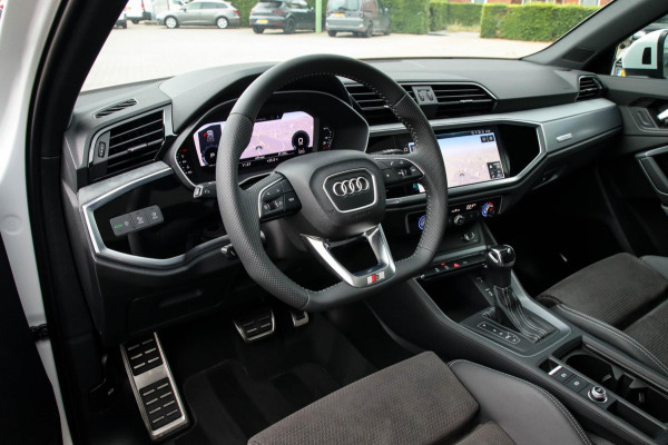 Audi Q3 35 TFSI 1.5 TFSI S Line Pro Line S 150pk S-Tronic! 1e Eig|NL|DLR|Panoramadak|Virtual Cockpit|LED Matrix|Leder|20inch|Black