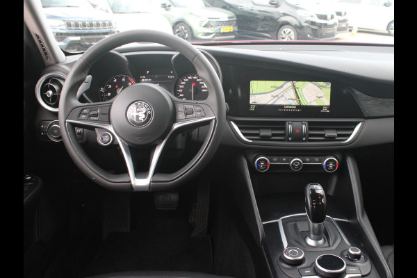 Alfa Romeo Giulia 2.0 Turbo Aut. 200pk Super | Clima | Navi | Apple Carplay | PDC | Camera | Flippers