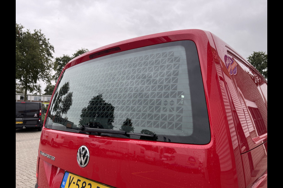 Volkswagen Transporter 2.0 TDI 102pk L1H1 Comfortline / vaste prijs rijklaar € 17.950 ex btw / lease vanaf € 348 / airco / cruise control / trekhaak 2200 kg / 18 Inch lichtmetalen velgen met nieuwe 4-seizoenen Vredestein banden !