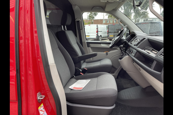 Volkswagen Transporter 2.0 TDI 102pk L1H1 Comfortline / vaste prijs rijklaar € 16.950 ex btw / lease vanaf € 348 / airco / cruise control / trekhaak / euro 6 / 18 Inch lichtmetalen velgen met nieuwe 4-seizoenen Vredestein banden !