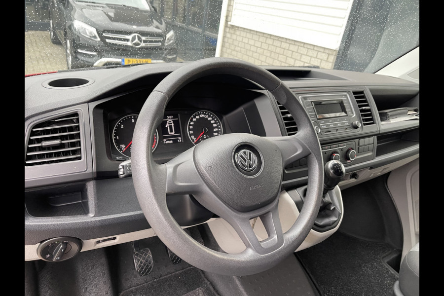 Volkswagen Transporter 2.0 TDI 102pk L1H1 Comfortline / vaste prijs rijklaar € 16.950 ex btw / lease vanaf € 348 / airco / cruise control / trekhaak / euro 6 / 18 Inch lichtmetalen velgen met nieuwe 4-seizoenen Vredestein banden !