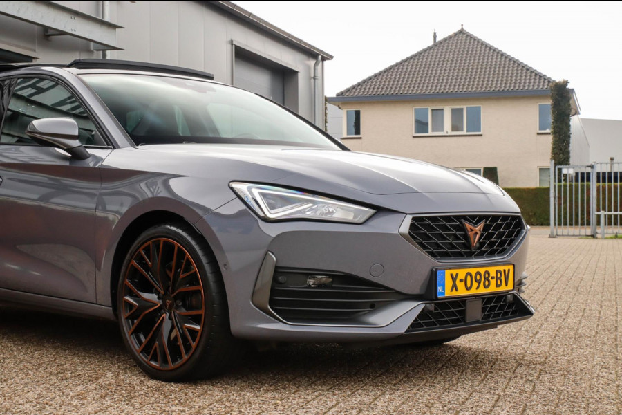 CUPRA Leon 1.4 e-Hybrid VZ Copper Edition 245pk DSG! 1e|Panoramadak|Virtual Cockpit|LED Matrix|Kuipstoelen elektrisch|NAVI|Camera