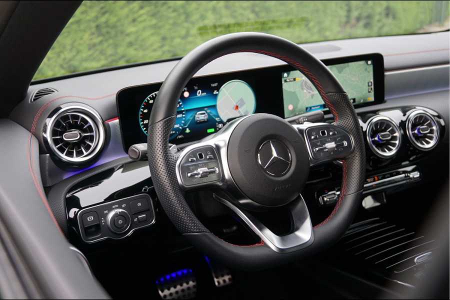 Mercedes-Benz CLA-Klasse CLA 250 e Shooting Brake AMG Line Night | Panorama Sound Multibeam Dodehoek