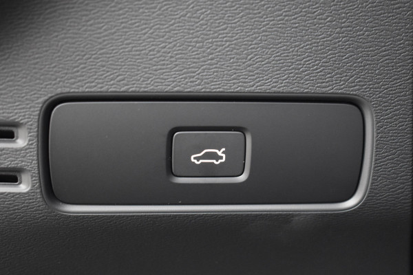 Volvo C40 Recharge 232PK Single Motor Ultimate 69 kWh | BLIS | Panoramadak | 20 " LMV | Wool Blend | ACC | H&K | Warmtepomp |