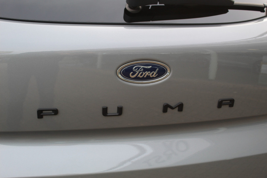 Ford Puma 1.0-125pk EcoBoost Mild-Hybrid ST-Line X. Zeer luxe Ford Puma ST-Line X met weinig km's. Adaptive cruise cntrl, metallic lak, volautm. airco, stuur-, stoel- en voorraam verwarming, LM wielen, Isofix, dode hoek ass., camera, parkeerass., navigatie etc., etc.