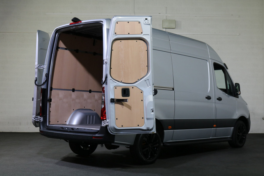 Mercedes-Benz Sprinter 317 CDI L2 H2 Automaat Black Edition Navigatie Camera 270Gr A.Deuren