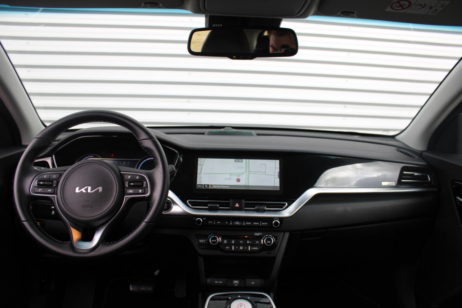 Kia e-Niro DynamicLine 64 kWh | 3 Fase | Airco | Camera | 17" LM | Cruise | Navi |