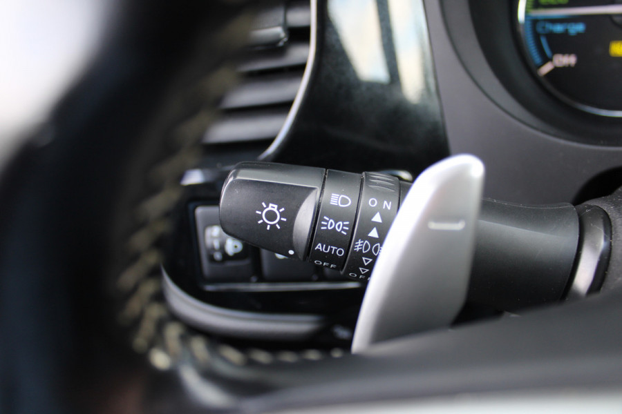 Mitsubishi Outlander 2.4 PHEV Pure | 18" LM | Airco | Cruise | Camera | Automaat | Trekhaak | Apple carplay | Android auto |