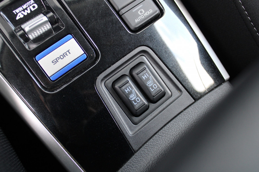 Mitsubishi Outlander 2.4 PHEV Pure | 18" LM | Airco | Cruise | Camera | Automaat | Trekhaak | Apple carplay | Android auto |