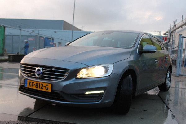 Volvo V60 2.0 D3 Nordic+ .. nl auto NAP h, leder*clima *led*hill hold dealer onderhouden * isofix* lm* trekhaak*