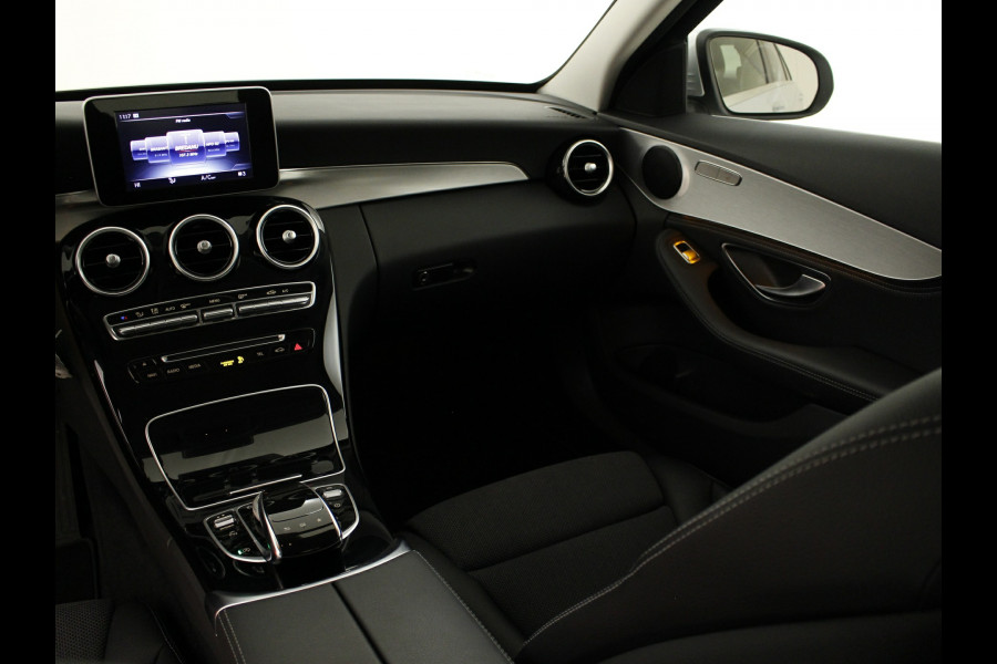 Mercedes-Benz C-Klasse 180 Avantgarde Automaat Navigatie | Stoelverwarming | Ledkoplampen | Cruisecontrol | CD-speler | Zitcomfortpakket. | | Nu tijdelijk te financiëren tegen 3,90% rente (actie loopt t/m 15-5-2020)