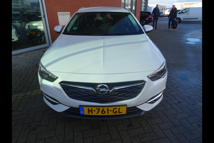 Opel Insignia Sports Tourer 1.6 CDTI 136 PK Business Executive Camera | AGR Stoel | Navi | Cruise Control | Voorruitverwarming | Stuurwielverwarming |