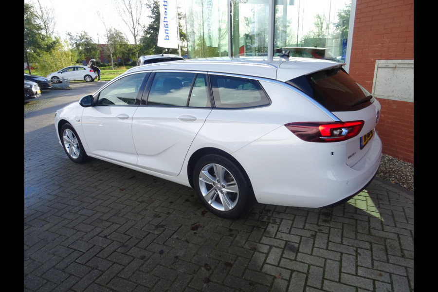 Opel Insignia Sports Tourer 1.6 CDTI 136 PK Business Executive Camera | AGR Stoel | Navi | Cruise Control | Voorruitverwarming | Stuurwielverwarming |