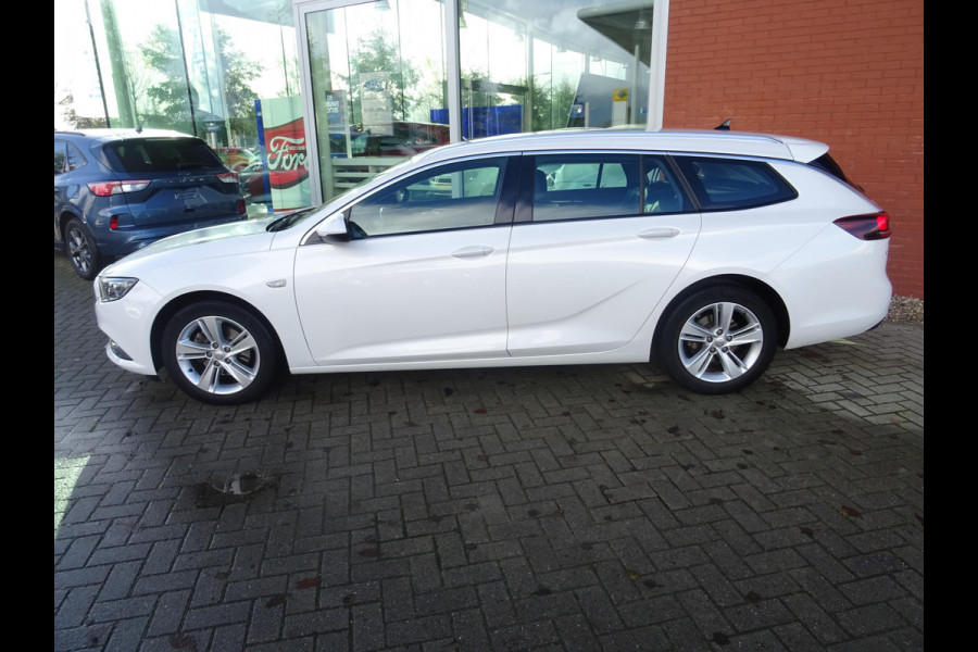 Opel Insignia Sports Tourer 1.6 CDTI 136 PK Business Executive Camera | AGR Stoel | Navi | Cruise Control | Voorruitverwarming | Stuurwielverwarming |