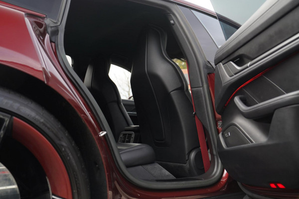 Porsche Taycan Sport Turismo 79 kWh | incl BTW | 360 Camera | Bose Sound system | Luxe leder | Luchtvering | Unieke kleur |