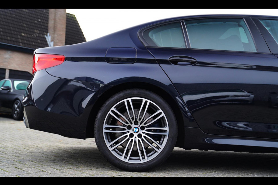 BMW 5 Serie 530i xDrive High Executive | M-pakket | Nieuwe turbo's | Schuif/kanteldak | Adaptieve cruise | 360 cam | Head up |