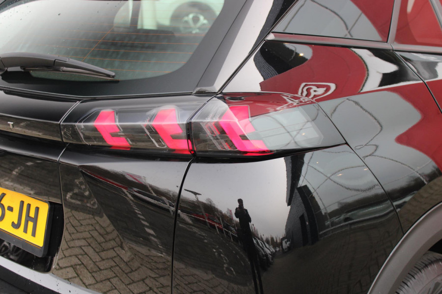 Peugeot e-2008 EV 136PK AUTOMAAT ACTIVE PACK 50 kWh | 3-FASE! | €20.495,- NA SUBSIDIEAFTREK! | APPLE CARPLAY/ANDROID AUTO | DAB+ | CLIMATE CONTROL | LED KOPLAMPEN | LICHTMETALEN VELGEN | PARKEER SENSOREN |