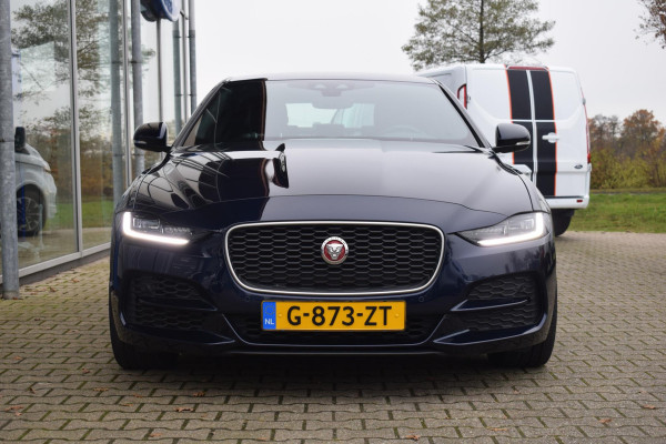 Jaguar XE 2.0 P250 SE | NL Auto in nieuwstaat! | zeer lage km's! | Navigatie | Stoelverwarming |