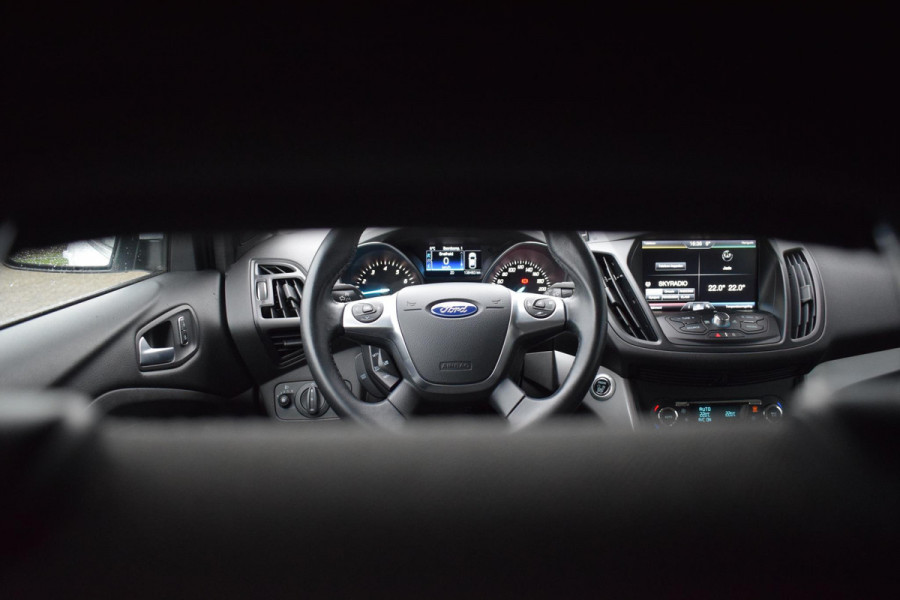 Ford Kuga 1.5 Trend 120pk | Dealeronderhouden | Trekhaak 1800KG | Climate Control | Cruise Control | Lichtmetalen Velgen |