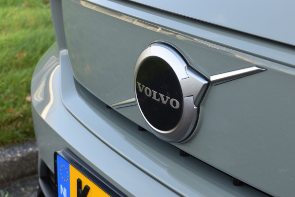 Volvo XC40 Recharge P8 AWD 408PK Automaat R-Design | H&K | ACC | Google | Camera | BLIS | Stoelverwarming | Elektr. klep |