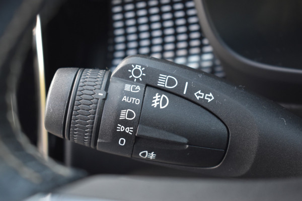 Volvo XC40 Recharge P8 AWD 408PK Automaat R-Design | H&K | ACC | Google | Camera | BLIS | Stoelverwarming | Elektr. klep |