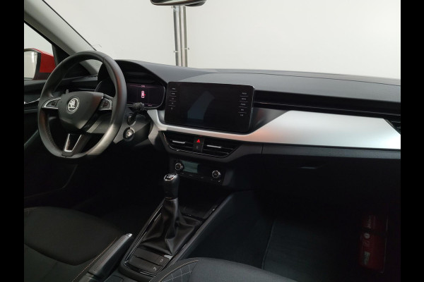 Škoda Kamiq 1.0 TSI Active Sport | Parkeercamera | Parkeersensoren | Carplay | 1e eigenaar | Navigatie | Volle auto!