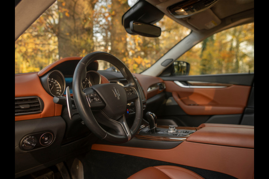 Maserati Levante 3.0 V6 S AWD GranLusso | Panoramadak | Adapt. cruise | Camera | Bowers & Wilkins | 21 inch | Carplay
