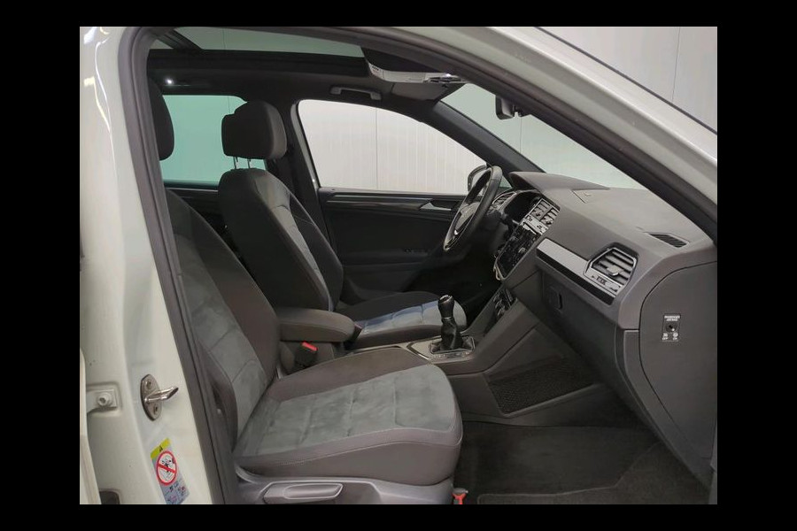 Volkswagen Tiguan 1.5 TSI R-line Xenon Panodak Virtual cockpit Navi Led Bj:2020