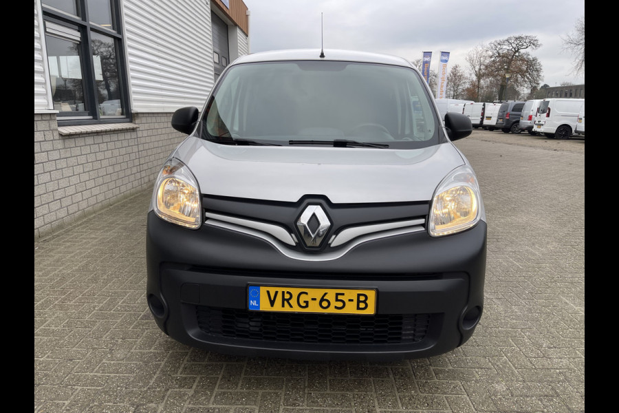 Renault Kangoo 1.5 dCi 90pk automaat Energy Comfort Maxi L2H1 / vaste prijs rijklaar € 12.950 ex btw / lease vanaf € 256 / airco / zilver metallic / pdc achter !