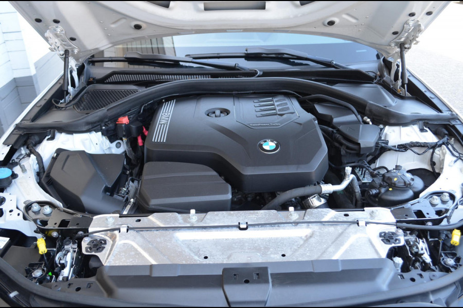 BMW 3-serie 2.0 260 pk Exe Edition M-Sport / 19"M / Wit-metallic
