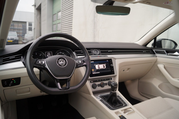 Volkswagen Passat 1.6 TDI Comfortline Business 4-drs -PANO-NAVI-ECC-PDC-
