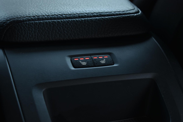 Volvo S60 B4 211PK Automaat Inscription / Intellisafe (ACC) / Parkeer verwarming / Elektrische stoelen / Verwarmbare stoelen / Trekhaak